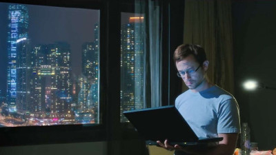 Joseph Gordon-Levitt as Ed Snowden